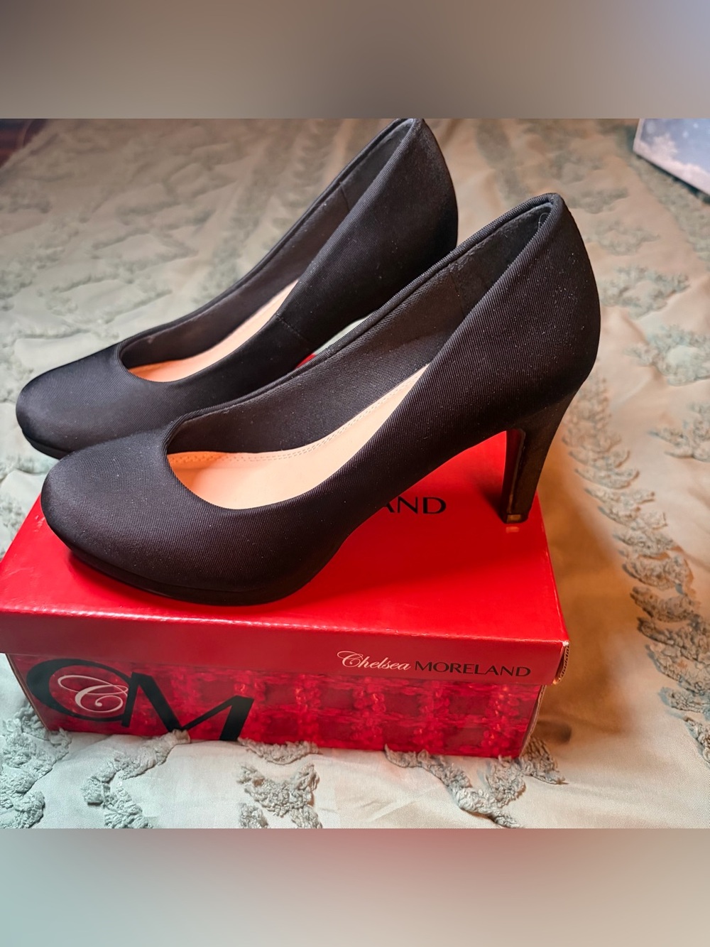 Chelsea Moreland Black Satin High Heel Pumps